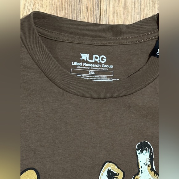 LRG Brown Graphic T-Shirt with Giraffe & Leopard. Size 3XL - Picture 4 of 7